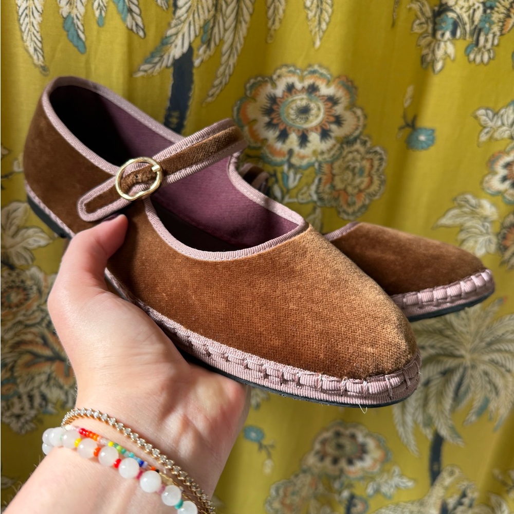Flabelus Women's Brown Flats - Picture 5 of 5